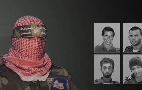 شاهد.. مواقع التواصل تشيد بمعاملة كتائب القسام مع الاسير الصهيوني