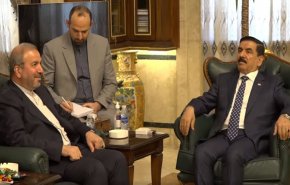 السفير الإيراني يلتقي وزير الدفاع العراقي.. هذا ما تم بحثه