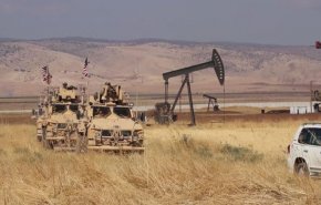 امريكا تسرق دفعة جديدة من النفط السوري وتنقلها الى العراق