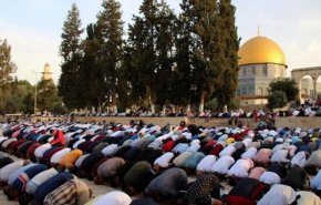50 ألف فلسطيني يؤدون صلاة الجمعة في 'الأقصى'