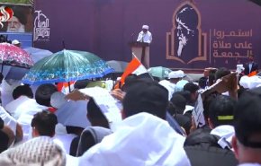 عشرات الآلاف من انصار التيار الصدري يؤدون صلاة 