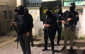 مقاومون فلسطينيون يطلقون النار تجاه قوات الاحتلال في حي الطيرة برام الله + فيديو