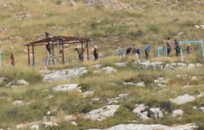 مستوطنون ينصبون خياما على أراضي الفلسطينيين شرق الخليل