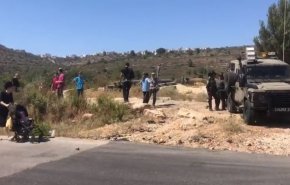 شاهد..المستوطنون يخرجون لبناء بؤر استيطانية جديدة 