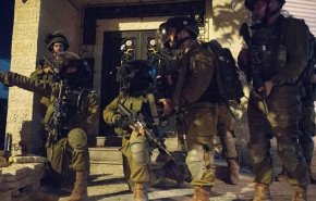 الاحتلال يصيب عاملا فلسطينيا واعتداءات للمستوطنين بالضفة
