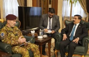 وزير الدفاع العراقي يبحث مع قائد بعثة الناتو تطوير قدرات الجيش العراقي