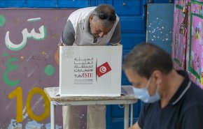 النتائج الأولية تشير إلى أن دستور تونس الجديد نال الموافقة بسهولة