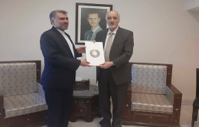 شاهد..قنصل عام ايران في حلب يقدم أوراق اعتماده لوزیر خارجية سوريا 