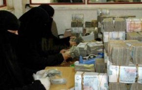 أزمة الرواتب في اليمن لا تستثني الجنوب.. والسعودية تبتزّ حلفاءها