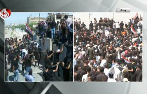 شاهد بالفيديو.. أنصار الصدر يقتحمون الحواجز نحو المنطقة الخضراء