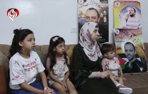 شاهد.. عائلة الأسير الفلسطيني العواودة قلقة علی حياته 