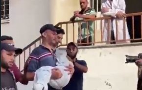 شاهد.. أولى ضحايا الاحتلال في قطاع غزة..
