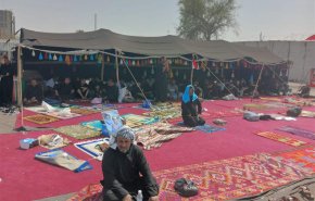 بالصور.. استعدادات إقامة الصلاة الموحدة بالقرب من مبنى البرلمان العراقي