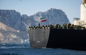 بدء عملية نقل النفط الإيراني المحتجز في اليونان إلى ناقلة إيرانية