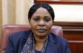 وزيرة الحكم الاتحادي بالسودان تستقيل من منصبها وتنحاز للثورة