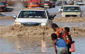 شاهد.. الأمطار الغزيرة تسبب بهدم المنازل في اليمن