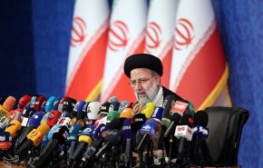 الرئيس رئيسي يعقد مؤتمرا صحفيا مع مراسلي وسائل الاعلام المحلية والاجنبية