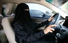 'طحنون' لـ'إيفانكا': اسألي 'إبن سلمان' متى يسمح للمرأة بقيادة السيارة؟