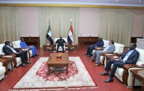 البرهان شكّل لجنة لإختيار رئيس وزراء السودان
