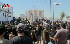 شاهد.. الكثير من العراقيين عالقين في بغداد بسبب حظر التجوال