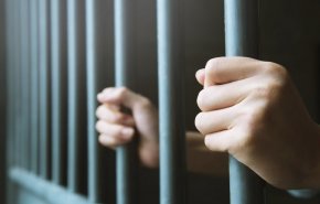 النظام البحريني يتجه لتفعيل نظام عمل السجناء بالسخرة