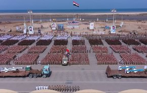 شاهد.. مواقع التواصل تشيد بالعرض العسكري اليمني 