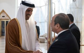 السيسي يصل الدوحة والأمير تميم في مقدمة المستقبلين