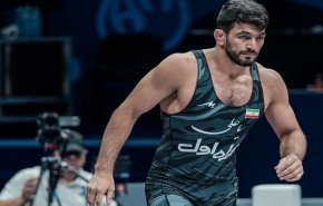 المصارع الإيراني حسن يزداني يحطم رقما قياسيا استمر 60 عاما
