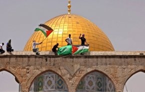 خطيب المسجد الأقصى يدعو لحماية المسرى والوقوف بوجه الاحتلال 



