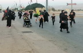 زحوف بشرية تشارك في إحياء الأربعينية في بعلبك شرق لبنان
