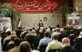 بدء مراسم لقاء قائد الثورة الاسلامية مع رواد وقادة الدفاع المقدس 