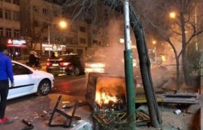 شاهد.. الشعب الإيراني يرفض الأعمال التخريبية