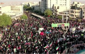 شاهد.. مشهد مهيب في تشيع جنازة أحد شهداء اعمال الشغب في ايران