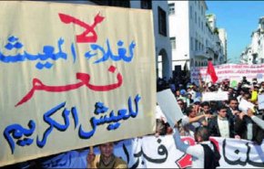 تدهور الوضع المعيشي في محافظة عدن والعدوان ينهب الثروات 