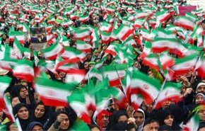 شاهد.. مثيرو الشغب يتراجعون بعد صفعة الشعب الايراني 