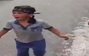 شاهد طفل فلسطيني يهتف الى جانب مسير سرايا القدس العسكري في غزة