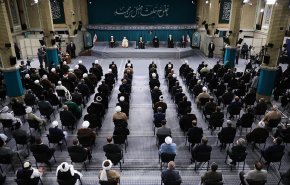قائد الثورة الاسلامية يستقبل المشاركين في مؤتمر الوحدة الاسلامية