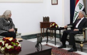 الرئيس العراقي يلتقي مع السفيرة الامريكية.. ماذا جرى بينهما؟

