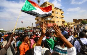 السودان.. الآلاف يتظاهرون في الخرطوم ضد وساطة الأمم المتحدة لحل أزمة البلاد