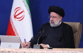 رئيسي يعزي عوائل شهداء الهجوم الإرهابي في مدينة شيراز
