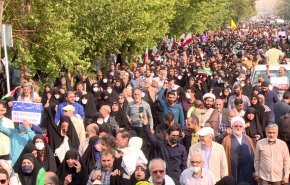  في مشهد مهيب.. الشعب الايراني يندد بالاعتداء الإرهابي بمدينة شيراز