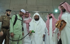 إبن سلمان يهدد السديس: اذا أردت البقاء في المنصب عليك التنازل من ثروتك!