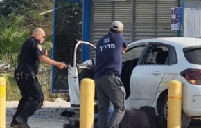 لحظة إطلاق الإحتلال النار باتجاه فلسطيني بزعم تنفيذه عملية دهس جنوب أريحا

