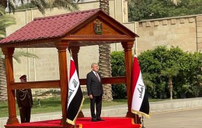 أول زيارة خارجية.. الرئيس العراقي يغادر بغداد للمشاركة في القمة العربية