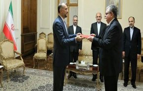وزير الخارجية الايراني يتسلم نسخة من اوراق اعتماد سفير روسيا الجديد