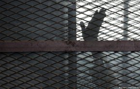 أدباء نوبل يُطالبون قادة العالم بتحرير آلاف سجناء الرأي في مصر 