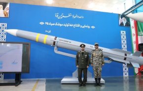شاهد.. إيران تزيح الستار عن صاروخ 'صياد 4 بي'