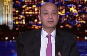 عمرو أديب يحرض على الطالبات المحجبات من على قناة سعودية!