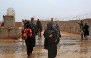 مسلحون موالون لواشنطن يحتجزون ألفي لاجئ في مخيم الركبان بسوريا