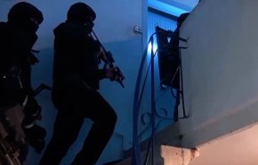 لحظة اعتقال المتورطة في تفجير اسطنبول داخل منزلها+ فيديو
